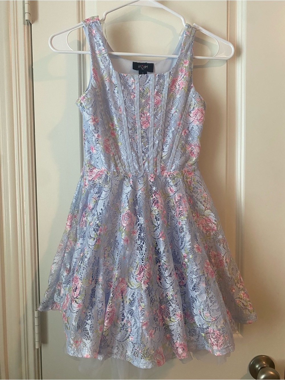 Size 8 lace overlay beautiful In girl dress